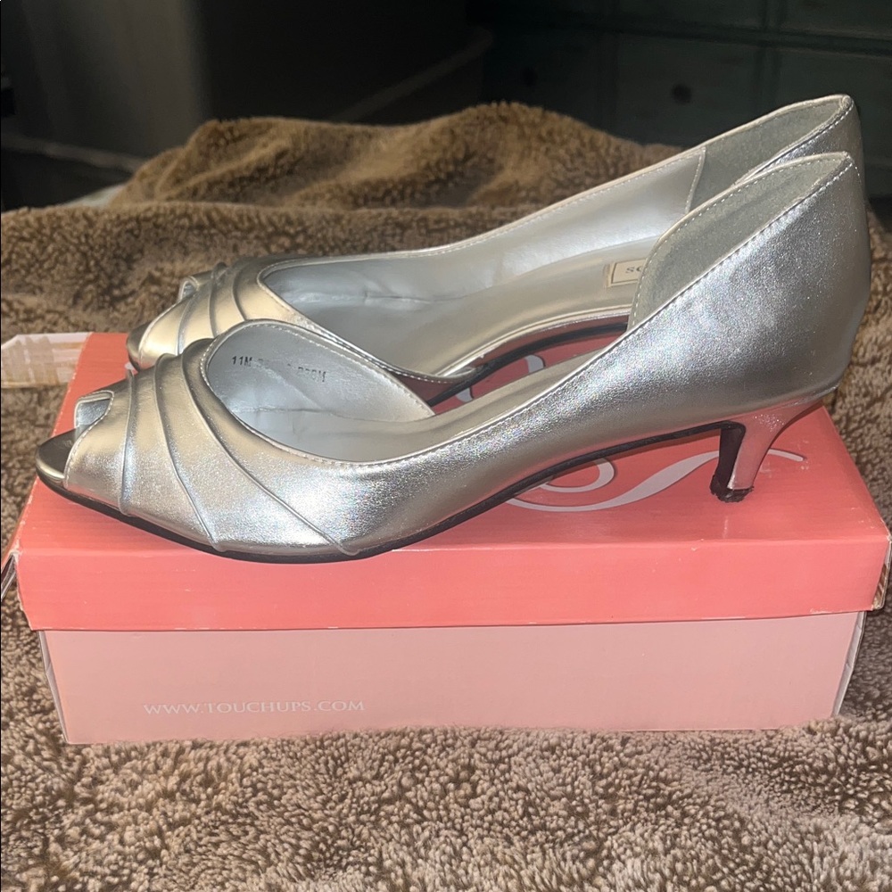 Touch Ups by Benjamin Walk Abby Silver peep toe d’orsay 1 3/4” heel Size 11